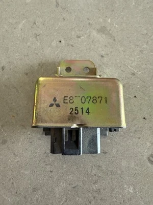 90-94 1G Mitsubishi Eclipse Eagle Talon OEM Fuel Pump Relay E8T07071 4G63 DSM - Image 1 of 2