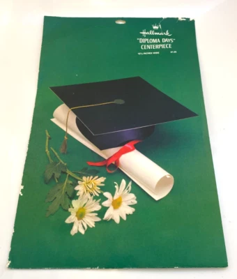 Centro de mesa de graduación vintage con sello "Días del diploma" decoración de papel Foto 1 de 3
