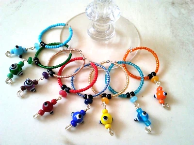 Dijes de copa de vino de piedra multicolor hechos a mano (juego de 8) Foto 1 de 4