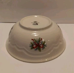 Pfaltzgraff Christmas Red Ribbons Cereal Bowl 6-1/4" Wide 2-1/"H Replacement - Picture 1 of 4