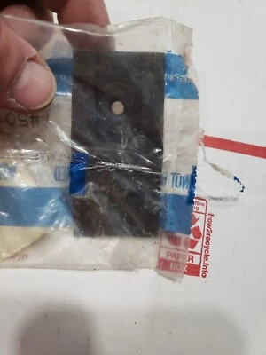 通用 NOS 1984 - 1986 PONTIAC FIERO 所有型号板,前门外下部 — 第 1/2 张图片