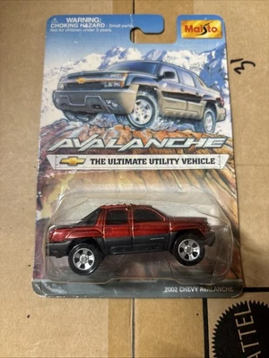 Veículo utilitário Maisto Chevy Avalanche The Ultimate cor vermelha escala 1:64 - Imagem 1 de 4
