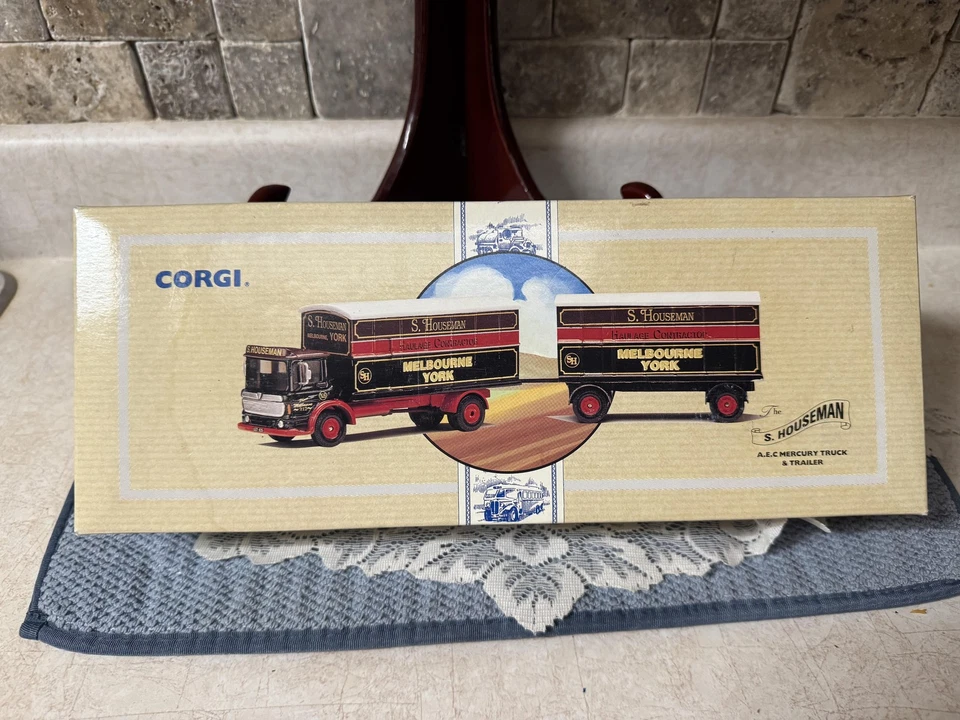 Remolque para camión Corgi Classic Commercials AEC Mercury S Houseman edición limitada Foto 1 de 4