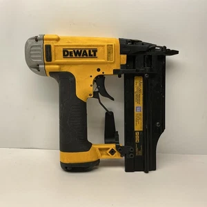Chiodatrice a perno DeWalt DWFP2350 23 calibro 2" ⭐️PER RICAMBI ⭐️ - Foto 1 di 3