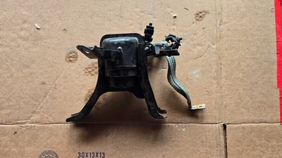 SOPORTE MONTAJE LATERAL DERECHO MOTOR TOYOTA PRIUS 1.8L OEM 2016 - 2022  Foto 1 de 4