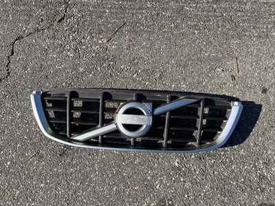 Укомплектованная верхняя решетка в сборе для Volvo XC60 2010-2013 годов выпуска - Изображение 1 из 4