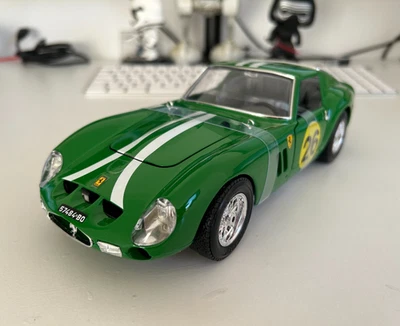 Ferrari 250 GTO 1962 Bburago 1:18 Diecast Model Car – New Green Boxed, rare - Image 1 of 4