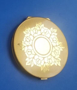 Trucco compatto vintage tono oro Wadsworth tenuto a mano con specchio - Foto 1 di 6