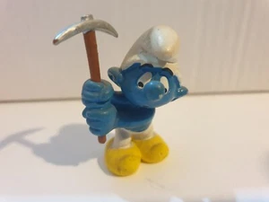 Puffo Peyo W.Germany Lavori Forzati con Piccone manca Palla al piede 1980 RARO - Picture 1 of 3