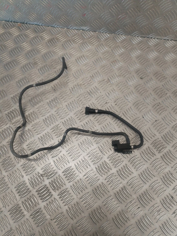 JAGUAR XF X 250 VACUUM BOOST PRESSURE VALVE AND PIPES 70435600 2014 - Image 1 of 4