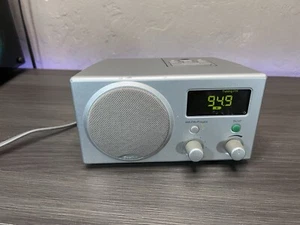 Boston Acoustic Recepter Radio AM/FM Dual Alarm Clock Silver Works & Sound Great - Picture 1 of 6