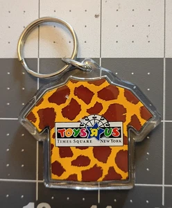 Toys R US Ferris Wheel Times Square New York Giraffe Shirt Keychain - Picture 1 of 2