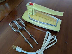 Vintage General Electric Hand Mixer 3-Speed, 2 Beaters, power cord retro tested - Picture 1 of 6