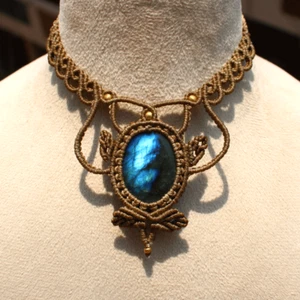 Collana Cristallo Girocollo Macramè Boemia Blu Flash Naturale Fatto a Mano Labradorite - Foto 1 di 10