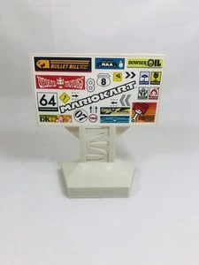 Mario Kart Hot Wheels Circuit Track Part Sign Curved Track Holder REPLACEMENT - Picture 1 of 9