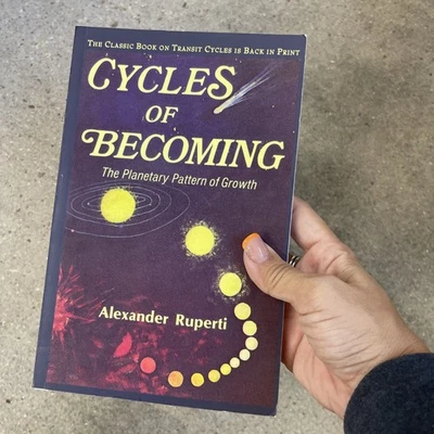 Cycles of Becoming by Alexander Ruperti PB First Edition  Very Good 1978 Foto 1 de 2