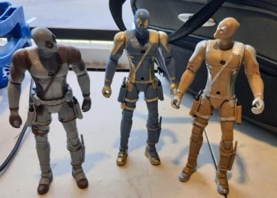 JUEGO DE 3 FIGURAS IMPRESAS EN 3D DEADPOOL VERSIÓN ALTERNATIVA + ARMAS Y CINTURÓN 7" DE ALTO Foto 1 de 4