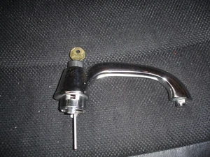 1949-1952 Chevrolet or Pontiac outside door handle, no pits, with key - Picture 1 of 3