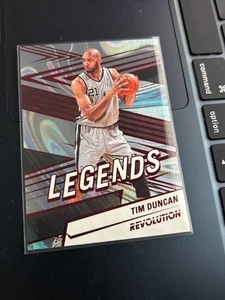2024-25 Panini Revolution Legends - Tim Duncan - #161 Swirl - San Antonio Spurs - Bild 1 von 3