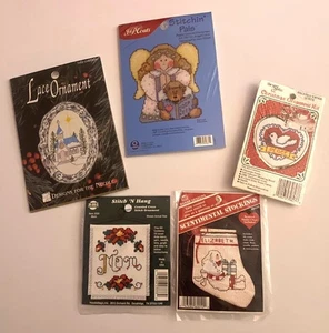 NOS verschiedene Kreuzstich Lot 5 Sets Weihnachtsschmuck komplett Engel Strumpf - Bild 1 von 7