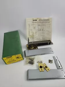 Bisagra de piso de doble acción de grado residencial Stanley BB157 US26D acero satinado - Imagen 1 de 4