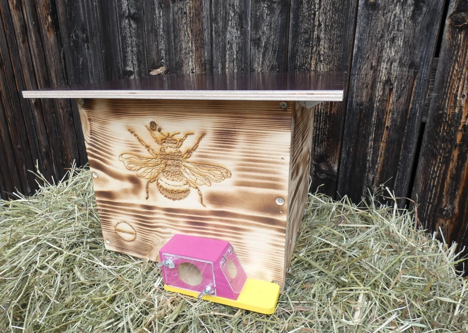 Wetterfest Hummelhaus Hummelkasten Wachsmottensperre Sichtfenster Nistmaterial - Bild 1 von 1