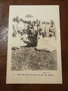 CPA - ETHIOPIE - Chef de province entouré de ses soldats - Cliché J.B. - Imagen 1 de 2
