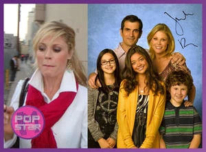 Julie Bowen Modern Family SIGNED Claire 8X10 Photo COA - Picture 1 of 1