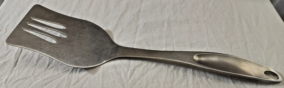 Espátula ranurada a prueba de óxido de acero inoxidable 14" AMCO 18/10 bonito utensilio cocina Foto 1 de 4