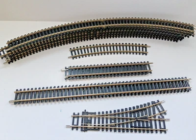 Hornby R600 X2 R8206 X1 R601 X2 R8072 X1 R606 X1 R609 X8 Large Track pack UNUSED - Image 1 of 4