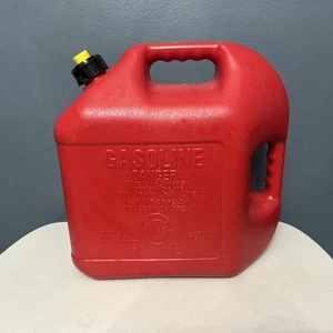 BLITZ #50833 Brand New Gas Can 5 Gallon 18.9L JUG SPOUT COLLAR STOPPER CAP VENTS - Picture 1 of 6