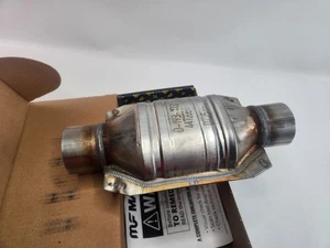 MagnaFlow 447206 Catalytic Converter 2.5" Inlet 2.5" Outlet - Brand New - Picture 1 of 8