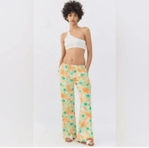 Urban Outfitters -191 Jenna bedruckte Satin-Pull-On-Hose Z136-21 Medium - Bild 1 von 5