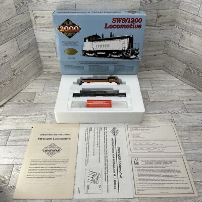 HO Life Like Proto 2000 21162 SW9/1200 Locomotive Milwaukee Road # 1643 - Image 1 of 4