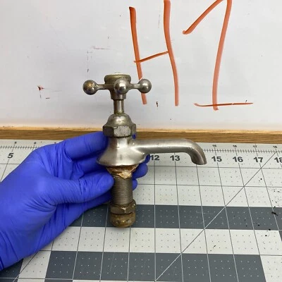 Grifo de agua caliente de metal McDonald vintage accesorios de plomería cromados Foto 1 de 4