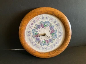 Orologio Vintage Finito Floreale Viola Punto Croce 9" Telaio Legno Rotondo - Foto 1 di 6