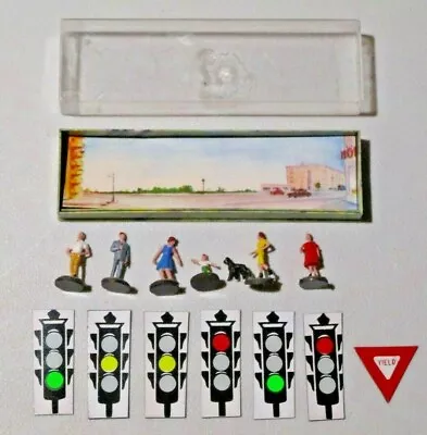 Walter Merten HO Scale Model Railroad Diorama Miniatures City People W. Germany - Image 1 of 4