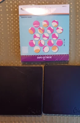 Набор высеченных фигурок Sizzix из 3 кругов, листьев цветочных слоев, Fabi Big Shot  - Изображение 1 из 4