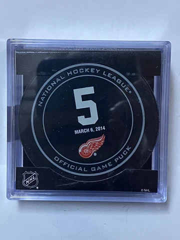 Nicklas Lidstrom Detroit Red Wings Unsigned Jersey Retirement Night ORIGINAL Cover