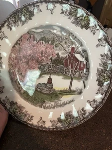 Johnson Bros The Friendly Village THE WELL 10.5'' DINNER Plate England - Picture 1 of 7