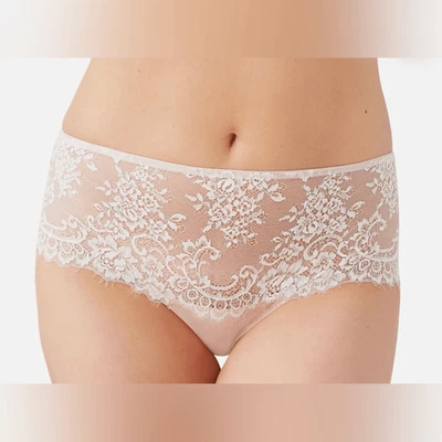 Bikini Wacoal Encaje Centro Escenario Pequeño Desnudo NUEVO PRECIO DE VENTA SUGERIDO POR EL FABRICANTE $38 Foto 1 de 4