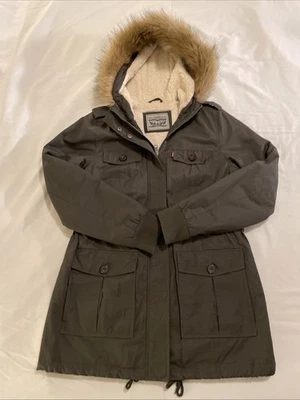 Chaqueta Parka Levi's Mujer Mediana Verde Imitación Piel Forrada con Capucha Cremallera Completa Carga Foto 1 de 4