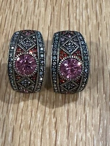 NWOT - HEIDI DAUS “DAILY DOUBLE” PINK/RED CRYSTAL HALF HOOP PIERCED EARRINGS - Picture 1 of 3