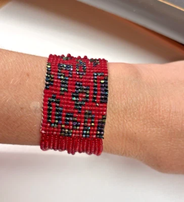 Pulsera Miriam Salat Patrón Leopardo Micro Cuentas Rojo y Negro Cuentas Vidrio 7" Foto 1 de 3