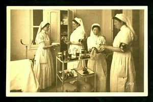 Medical postcard France French School interior hospital Yvon nurses - Picture 1 of 2
