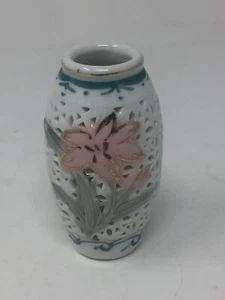 Vintage Porcelain Dollhouse/Miniature Pierced Mesh Floral Vase, 2.5" Tall - Bild 1 von 9