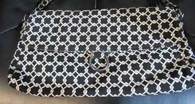 Bolso de Mano Talbots Diseño de Eslabones de Cadena de Seda Pistola Herrajes de Metal Blanco y Negro Usado en Excelente Condición Foto 1 de 4