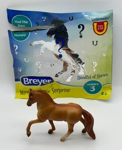 Breyer - Stablemate Mystery Horse Surprise Serie 3 - Chestnut Peruvian Paso - Bild 1 von 8