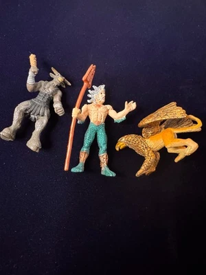 Lote de 3 figuras de fantasía de safari Minotauro, Grifo y Poseidón Foto 1 de 4