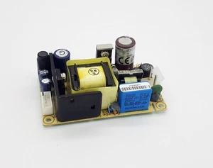 Nueva fuente de alimentación UMEC UP0131A-05 salida única 5V�3A 15W máximo A013S1A3 - Imagen 1 de 3